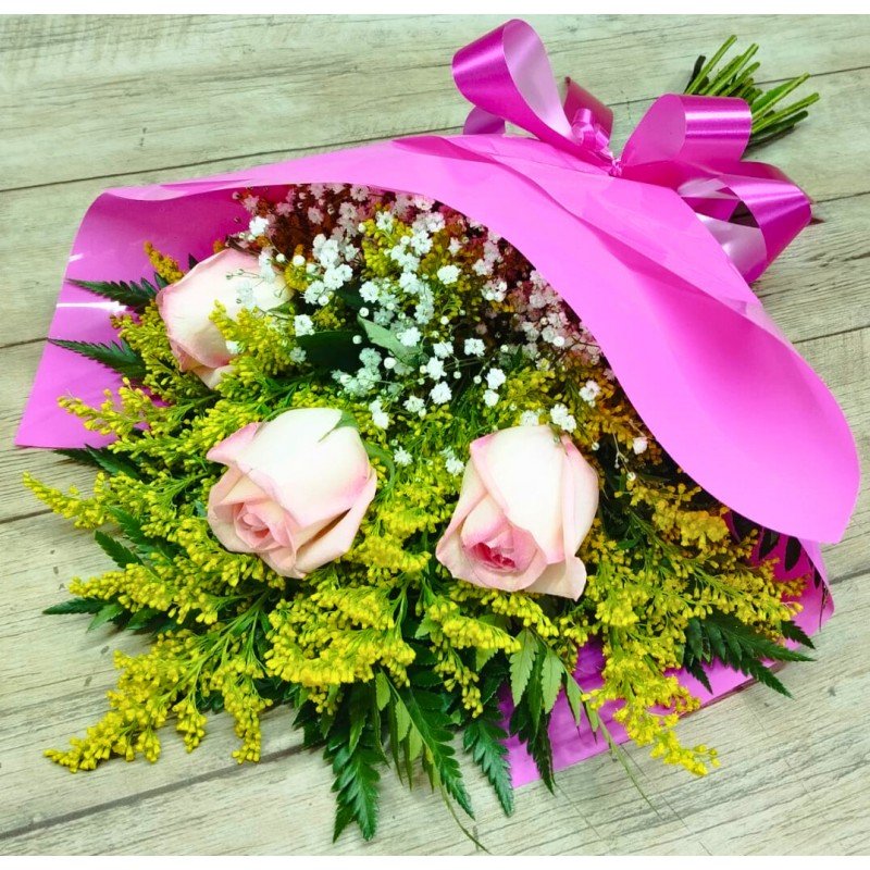 Mini Buquê com 3 Rosas Cor de Rosa Mini Buquê com 3 Rosas Cor de Rosa