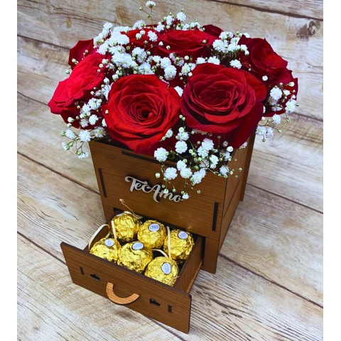 Porta Jóias "Te Amo" com 9 Rosas Importadas + Chocolates
