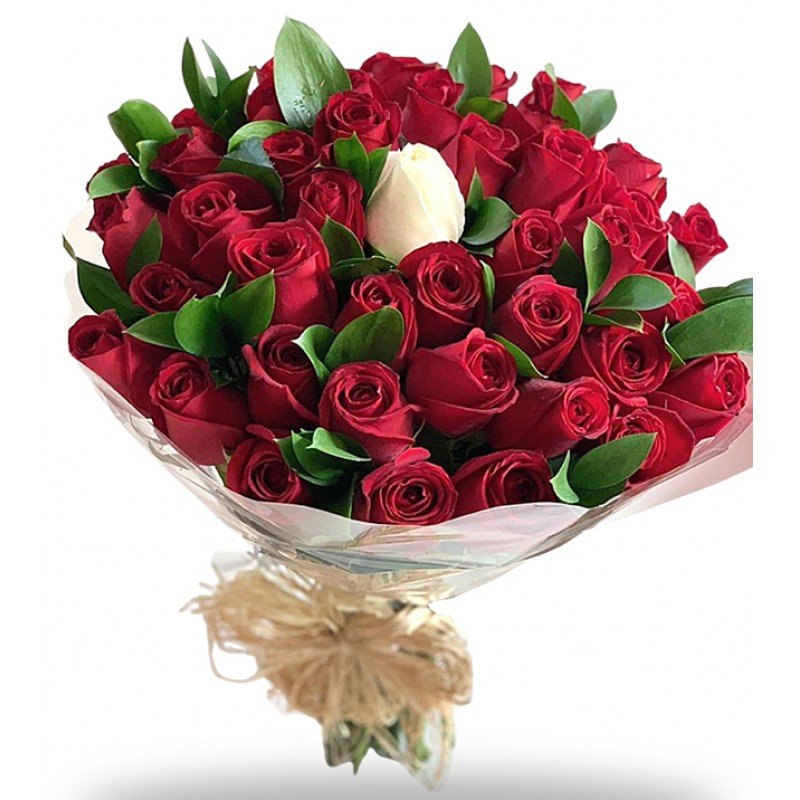 Buquê com 40 Rosas Vermelhas + 1 Rosa Branca no Centro